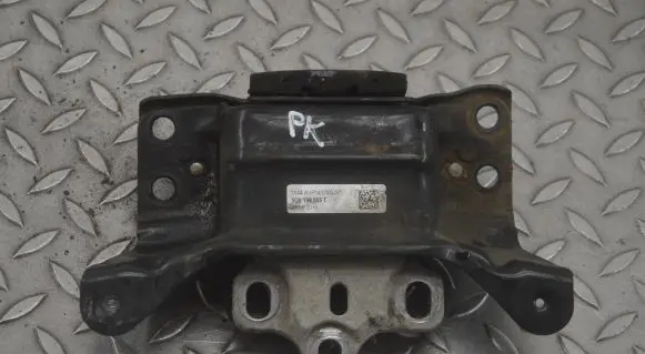 Volkswagen Golf VII Engine mount bracket 5Q0199555T