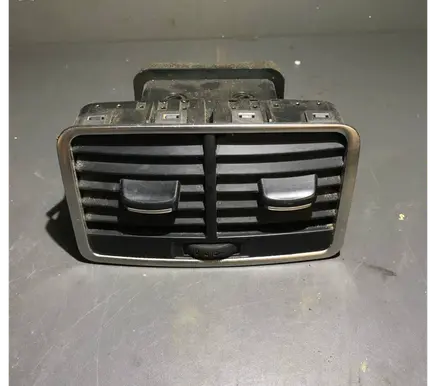 Rear air vent grill