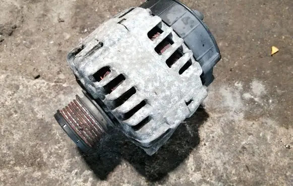 Renault Megane III Generator/alternator 231000026R TG15C146 2606272A