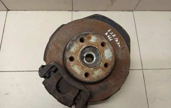 Mercedes-Benz A W169 Front wheel hub spindle knuckle