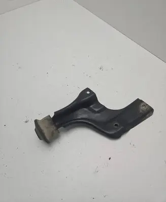 Audi A4 S4 B5 8D Engine mounting bracket