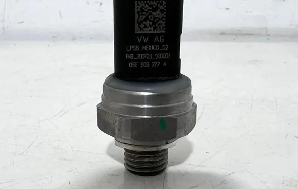 Volkswagen Taigo Oil pressure sensor 05E906277A