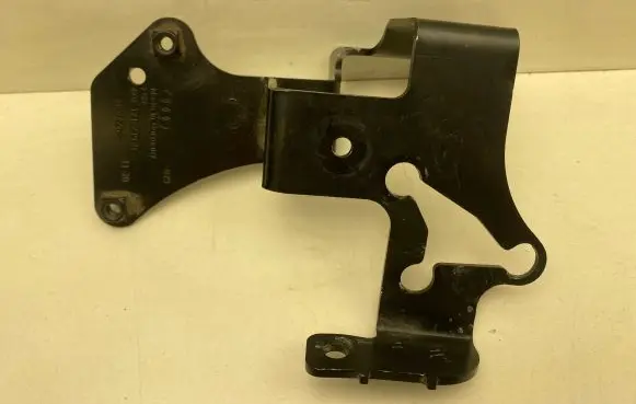 Audi A8 S8 D4 4H Intercooler pipe mounting bracket 4K0121239B
