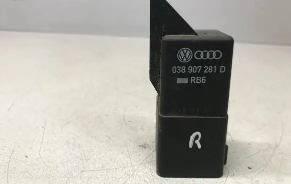 Skoda Octavia Mk2 (1Z) Glow plug pre-heat relay 038907281D 0281003038