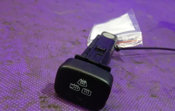Chevrolet Evanda Windscreen/window heater switch