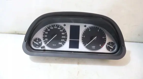 Mercedes-Benz B W245 Clock 