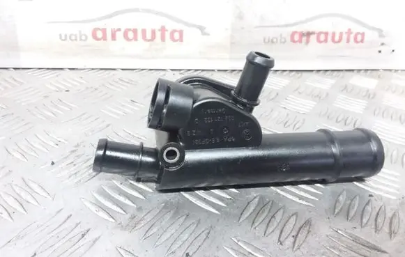 Volkswagen Polo IV 9N3 Engine coolant pipe/hose 038121132D