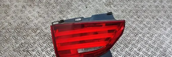 Tailgate rear/tail lights