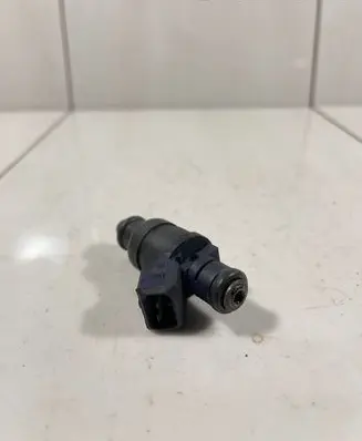 Audi A4 S4 B5 8D Fuel injector 078133551L