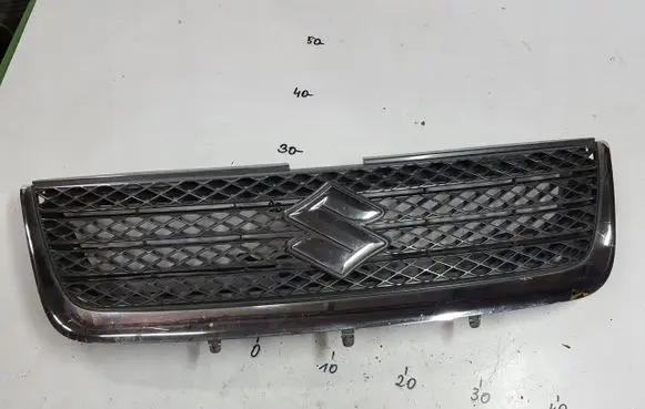 Suzuki Grand Vitara II Front bumper upper radiator grill