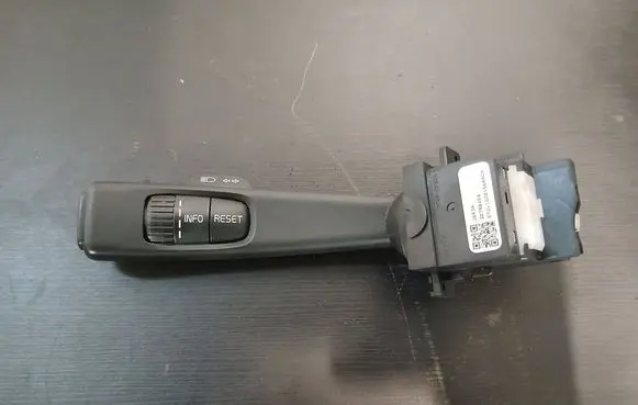 Volvo XC70 Indicator stalk 30798458