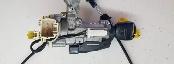Toyota Corolla Verso E121 Ignition lock 8978313010