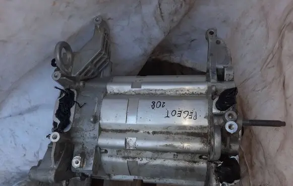 Peugeot 208 Engine V0002121V 1H0821210 ZK01