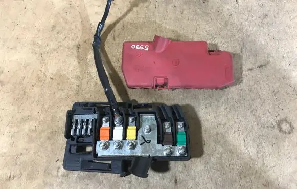 Citroen C5 Fuse module 9662335380
