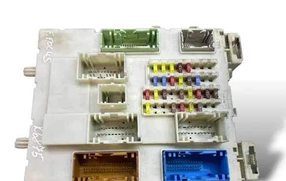 Ford Focus Fuse module J9J12J52 BV6N14A073DR