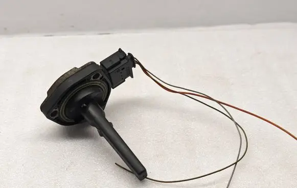 BMW 5 E60 E61 Oil level sensor 7508003 6PR00796802
