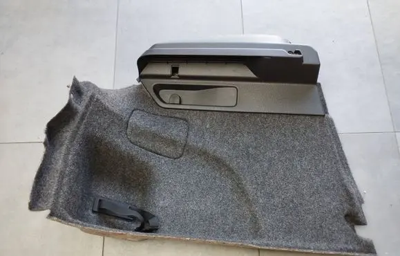 Volkswagen Scirocco Trunk/boot side trim panel 1K8867427F 25715103