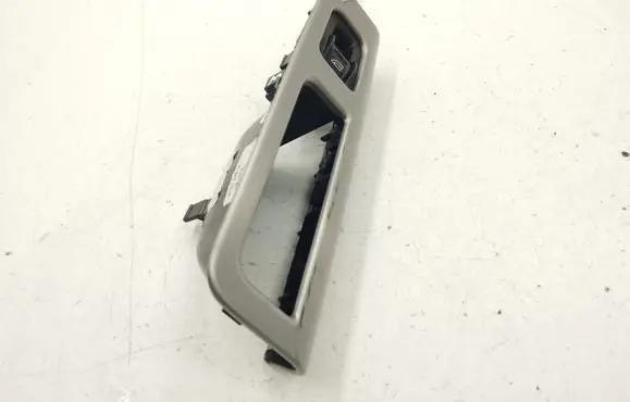 Volvo V50 Electric window control switch 8663813 03453400