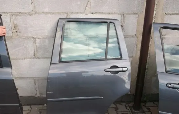 Mazda 2 Rear door
