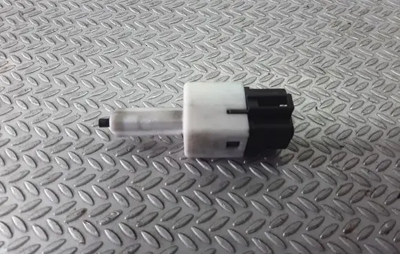Honda CR-V Brake pedal sensor switch M28988