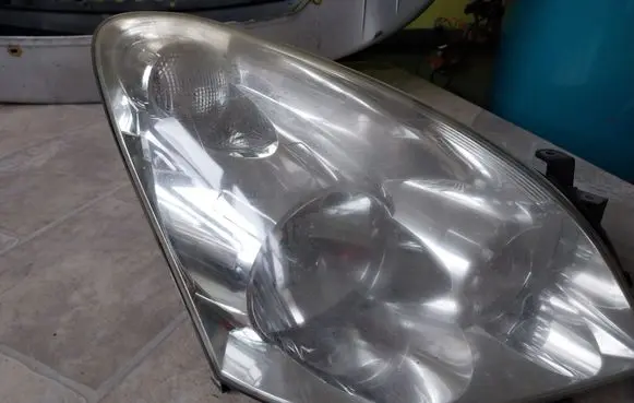 Toyota Corolla Verso AR10 Headlight/headlamp 3124