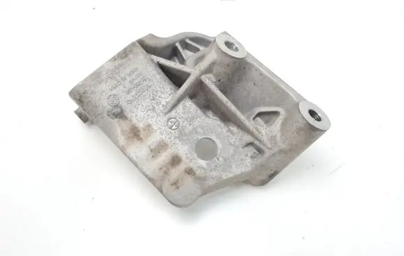 Volvo S90, V90 Engine mounting bracket 31430490