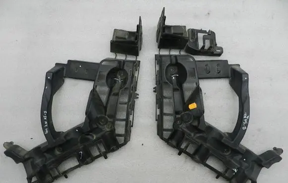 Renault Espace V (RFC) Rear bumper mounting bracket 850450808R 850450808