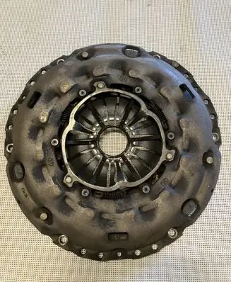 Volkswagen PASSAT B7 Pressure plate F1409