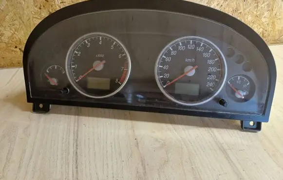 Ford Mondeo Mk III Speedometer (instrument cluster) 1S7F10841 44ZU18 6620