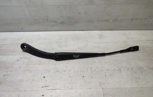 Mercedes-Benz GLA W156 Front wiper blade arm A1768203400