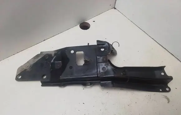Nissan X-Trail T31 Headlight/headlamp mounting bracket 