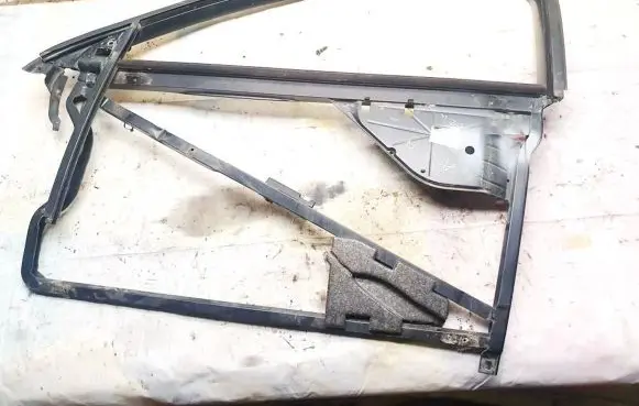 Audi A3 S3 8L Front door window/glass frame 8l3837753a