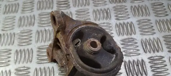 Honda Accord Engine mount bracket