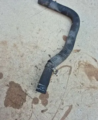 Coolant pipe/hose