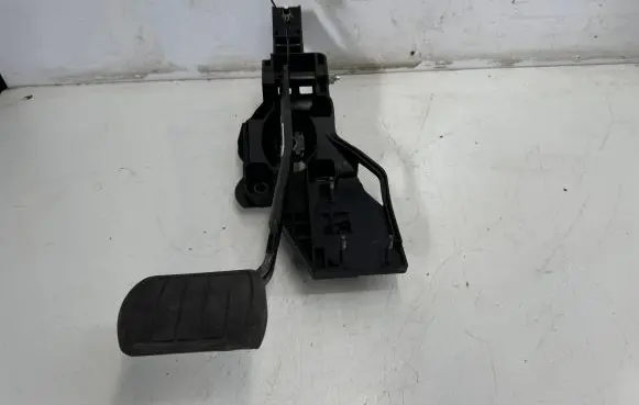 Peugeot 3008 II Brake pedal P1002572