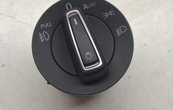 Volkswagen Tiguan Light switch 5GM941431B