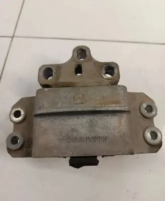 Audi A3 S3 A3 Sportback 8P Engine mount bracket 1K0199555