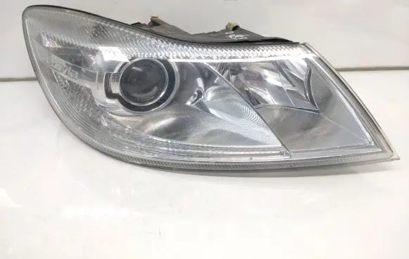 Skoda Octavia Mk2 (1Z) Headlight/headlamp 1Z1941016G 1ZL247052 7L6941329B