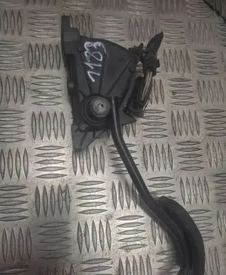 Volvo S70 V70 V70 XC Accelerator throttle pedal 3524405