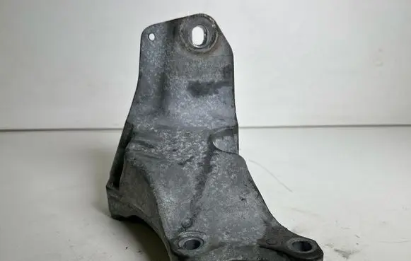 Ford Mustang VI Engine mounting bracket X05302A