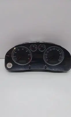 Volkswagen PASSAT B5.5 Speedometer (instrument cluster) 3B0920827