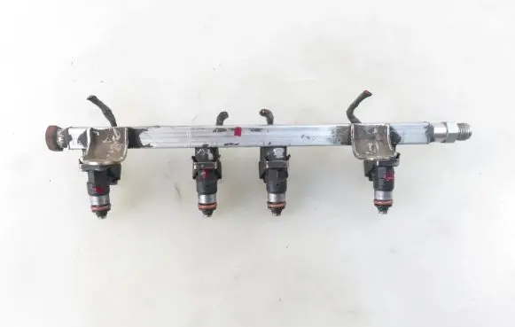 Volkswagen Touran I Fuel main line pipe 06G133317