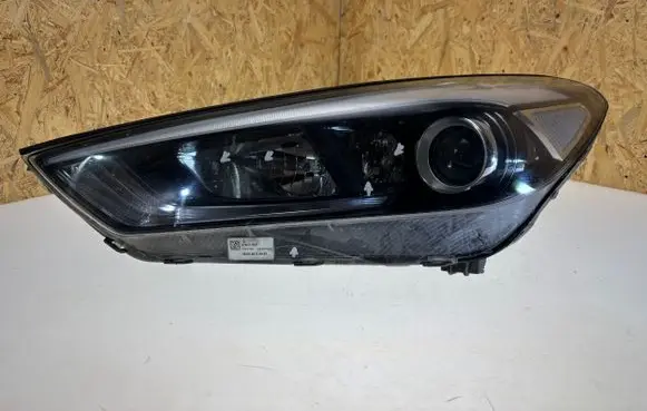 Hyundai Tucson TL Headlight/headlamp 92101D7100 B004147
