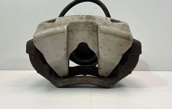 BMW 5 G30 G31 G38 Front brake caliper 6872800