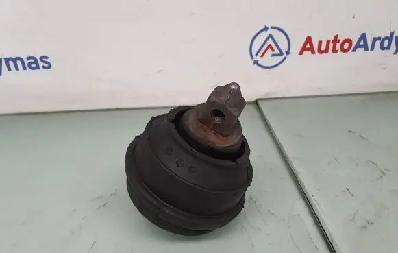 BMW 5 E39 Engine mount bracket 22111096514