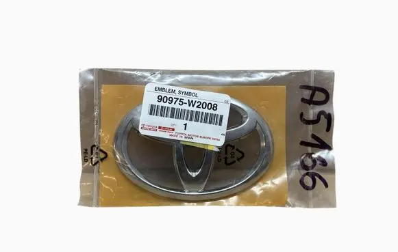 Toyota Corolla E160 E170 Manufacturer badge logo/emblem 90975-W2008