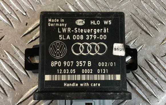 Audi A4 S4 B7 8E 8H Light module LCM 8P0907357B 00020131 5LA00837900