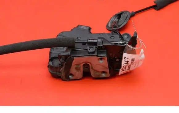 Renault Clio I Rear door lock 825004167R