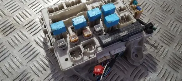 Toyota Previa (XR30, XR40) II Fuse box set 8922128140 89221-28140