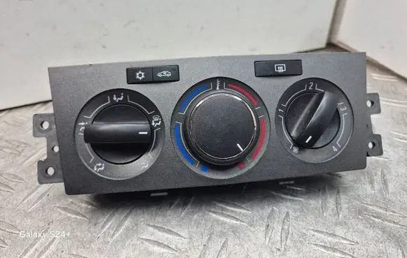 Opel Antara Climate control unit 20888078